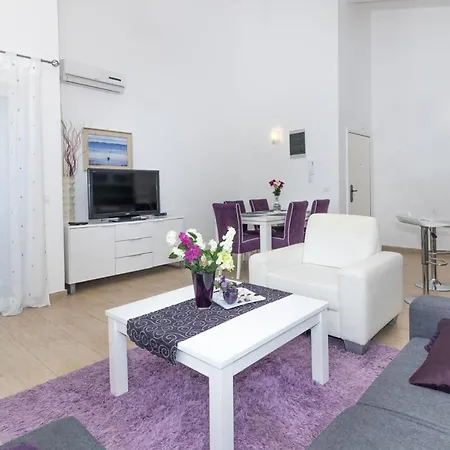 Apartament Nero By Aneo Travel Dinjiška
